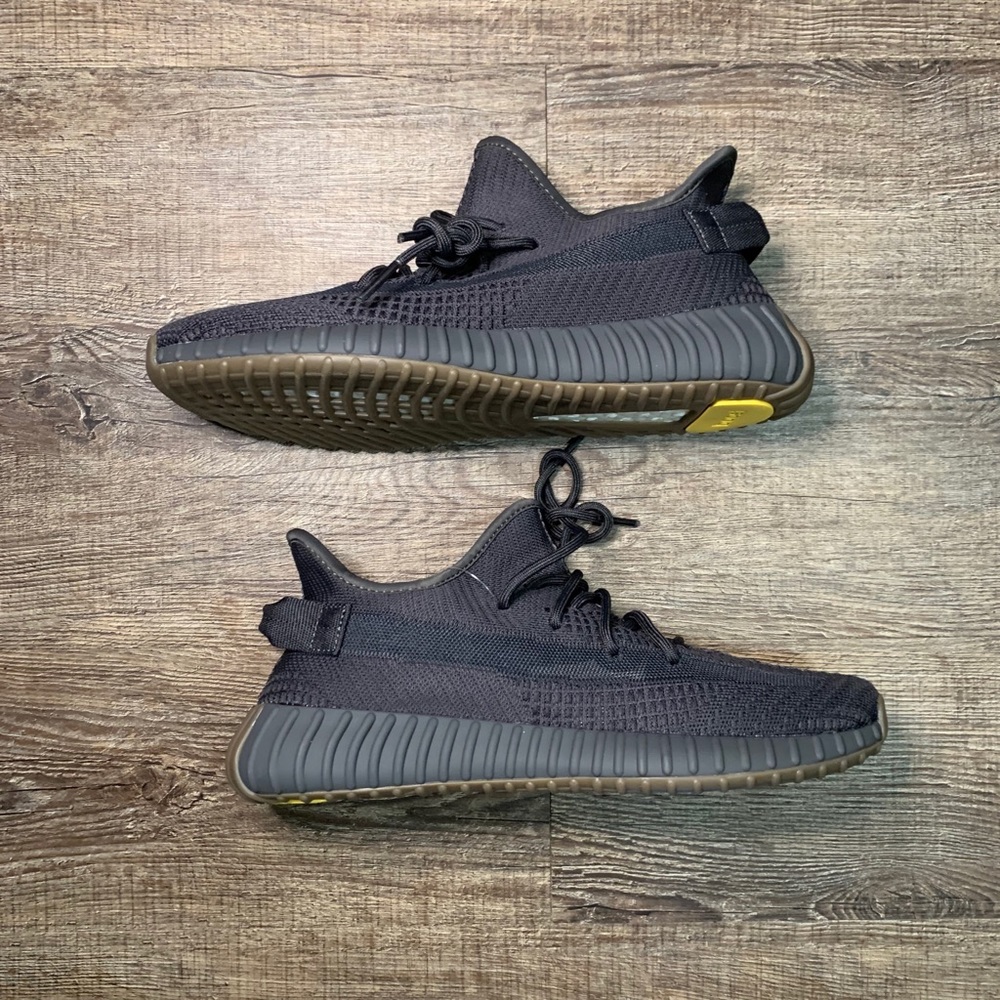 Yeezy 350 Cinder ( Size 11 )